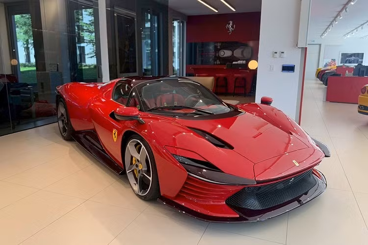 Ferrari Daytona SP3 sẽ giới hạn 599 chiếc trên toàn thế giới. Tuy nhiên, ông Enrico Galliera, giám đốc tiếp thị và bán hàng của Ferrari cho biết, tất cả 499 chủ sở hữu của các mẫu Monza trước đó đều quyết định mua Daytona SP3, trong khi 100 chiếc còn lại được bán cho một nhóm gồm các nhà sưu tập.