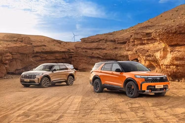 Đây không phải lần đầu Explorer dành cho Trung Quốc đi trước phiên bản toàn cầu về thiết kế. Trước đó, bản nâng cấp được Ford giới thiệu tại Bắc Mỹ cho đời xe 2025 đã xuất hiện tại Trung Quốc từ năm 2022. Vì vậy, Explorer 2027 vừa ra mắt tại thị trường tỷ dân đang nhận được sự chú ý khi có thể cung cấp những dấu hiệu ban đầu về lần nâng cấp tiếp theo của mẫu SUV này.