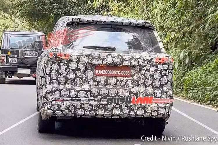 Bên cạnh đó, một số nguồn tin cho biết Toyota cũng đang phát triển phiên bản sử dụng nhiên liệu linh hoạt (flex-fuel), tương thích với xăng sinh học E20 để phục vụ riêng cho thị trường Ấn Độ.