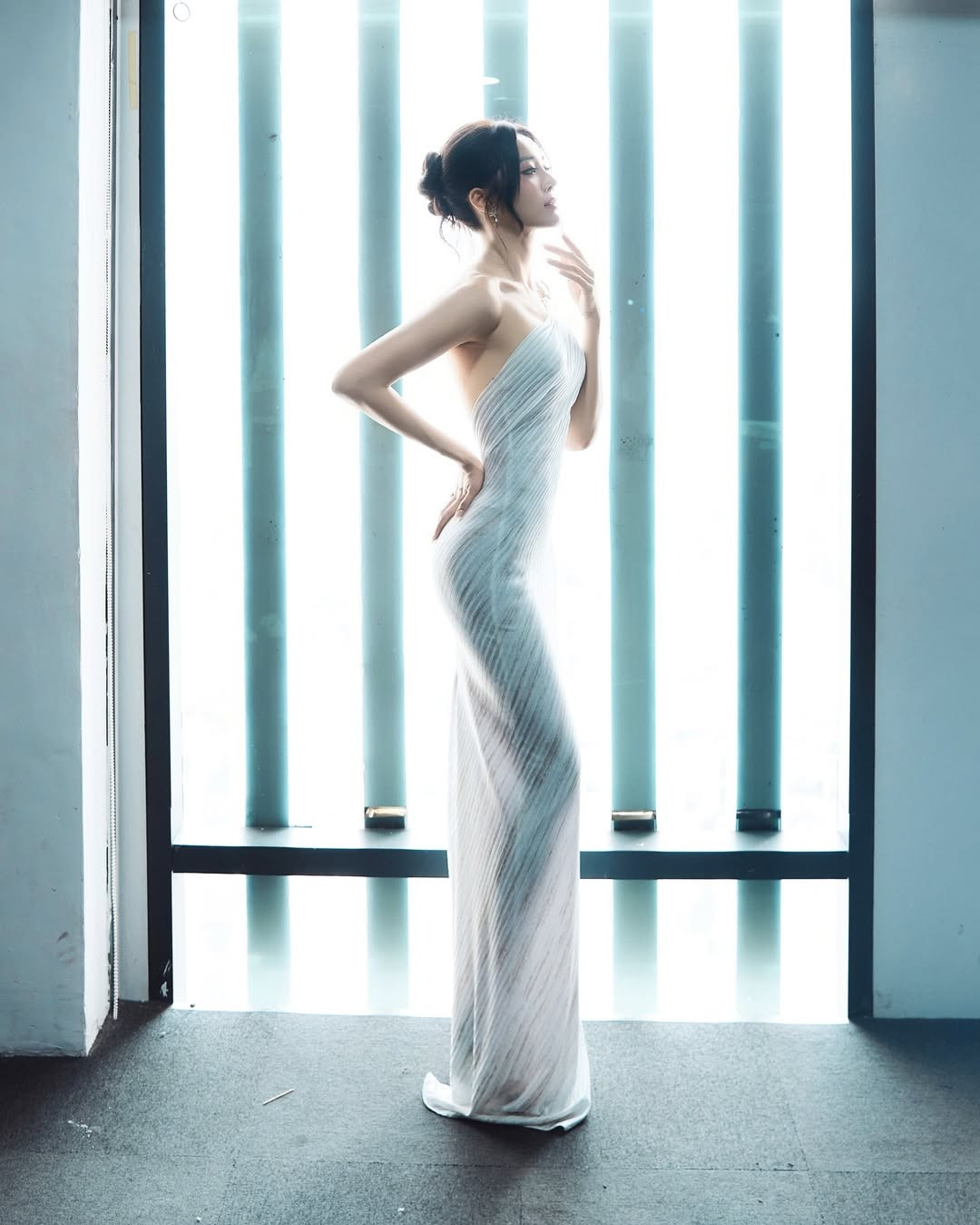 Nữ diễn viên Karen Nguyễn (Nguyễn Kiều Diễm) vừa khiến người hâm mộ trầm trồ khi tung loạt ảnh mới, đánh dấu sự trở lại đầy ấn tượng sau thời gian dành cho gia đình và chăm sóc con nhỏ.