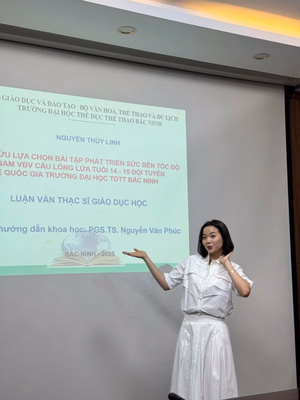 Đề tài hot girl cầu lông thực hiện có tên "Nghiên cứu lựa chọn bài tập phát triển sức bền tốc độ cho nam VĐV cầu lông lứa tuổi 14–15 đội tuyển trẻ quốc gia".