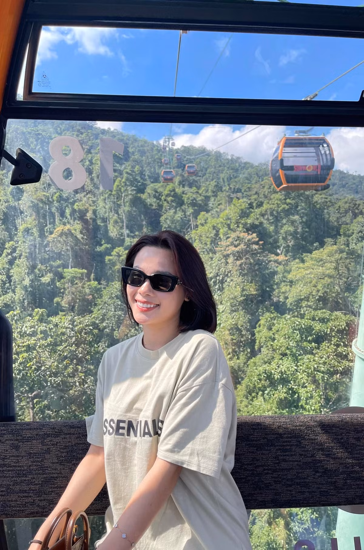 Nhan sắc đời thường của Thuỳ Linh