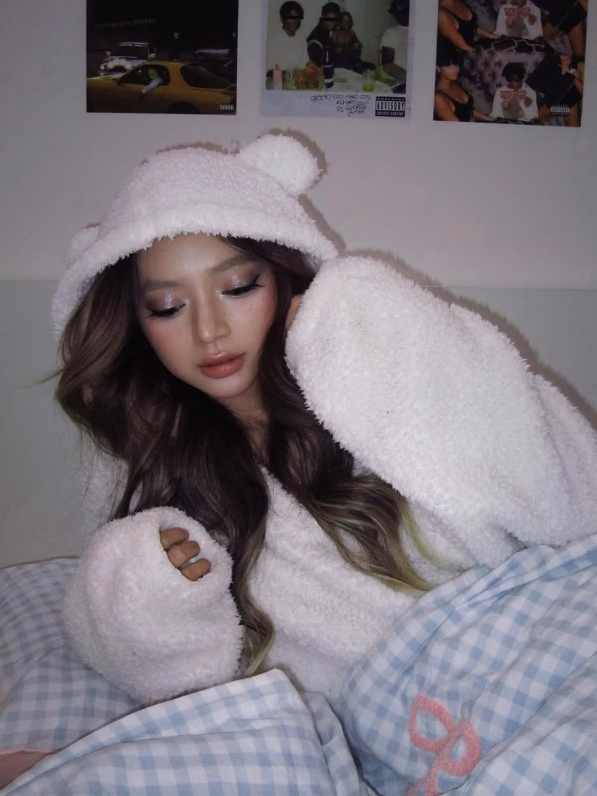 Bên cạnh đó, Chi Củ Cải cũng đã thử sức ở các lĩnh vực khác như kinh doanh và quảng cáo, tận dụng lượng người theo dõi còn lại để xây dựng thương hiệu cá nhân.