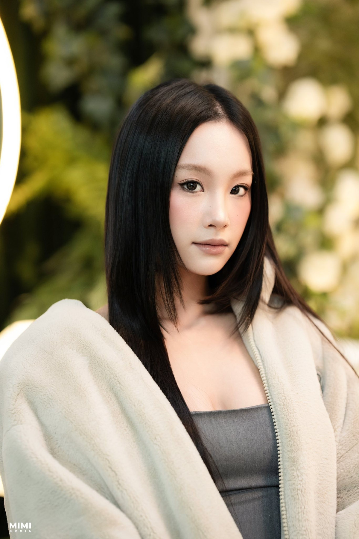 Bước ra khỏi phạm vi chụp ảnh, Ceri Thu Hà bắt đầu được công chúng chú ý khi tham gia chương trình Tỏ tình hoàn mỹ.