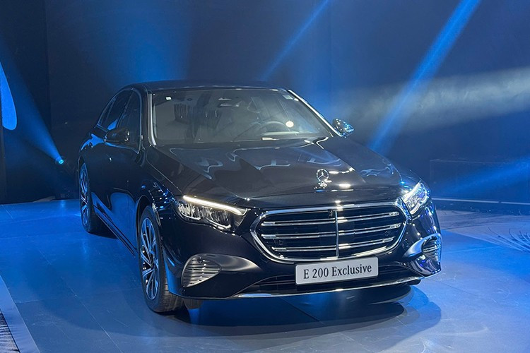 Mercedes-Benz vốn từ lâu đã là thương hiệu lâu đời để bảo chứng cho sự an toàn mà một phương tiện di chuyển mang lại. Ngoài những nền tảng vững chắc từ khung xe bằng thép cường lực kiên cố, kỹ thuật chế tạo cùng tay ngh lắp ráp đẳng cấp, trên E-Class mới, tính năng an toàn còn được trang bị toàn diện hơn bao giờ hết.