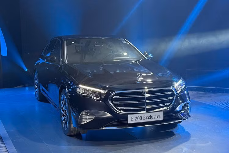 Mercedes-Benz vốn từ lâu đã là thương hiệu lâu đời để bảo chứng cho sự an toàn mà một phương tiện di chuyển mang lại. Ngoài những nền tảng vững chắc từ khung xe bằng thép cường lực kiên cố, kỹ thuật chế tạo cùng tay ngh lắp ráp đẳng cấp, trên E-Class mới, tính năng an toàn còn được trang bị toàn diện hơn bao giờ hết.