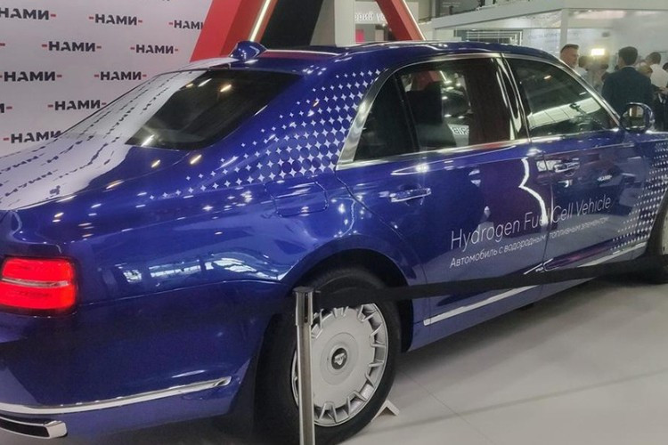 Aurus Hydrogen hoàn toàn mới được xem là mẫu sedan sang trọng đầu tiên trên thế giới sử dụng công nghệ này, điều mà ngay cả những thương hiệu lớn như Rolls-Royce, Bentley hay Mercedes-Maybach vẫn chưa giới thiệu.