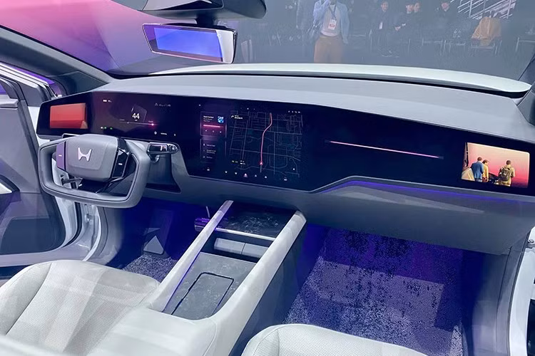 Dự đoán, xe sẽ được tích hợp hệ điều hành mới Asimo OS, và sở hữu khả năng tự lái cấp độ 3 tương tự các thành viên khác trong dòng sản phẩm. Đây cũng là một trong bảy mẫu EV thuộc 0 Series mà Honda dự kiến tung ra thị trường từ nay đến năm 2030.