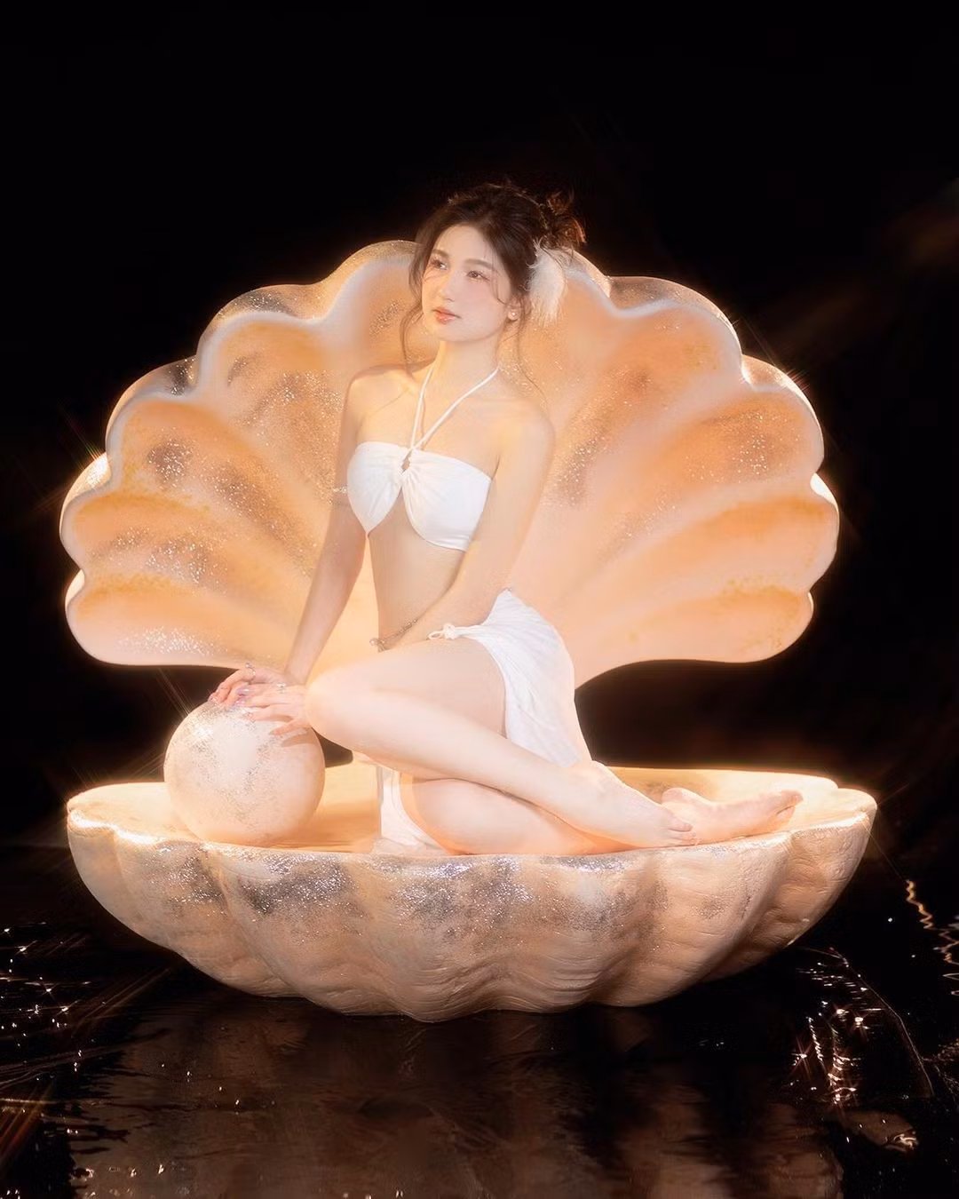 Đặc biệt, đôi chân dài hơn 1m của nàng hot girl TikTok đã trở thành một trong những điểm nhấn nổi bật.