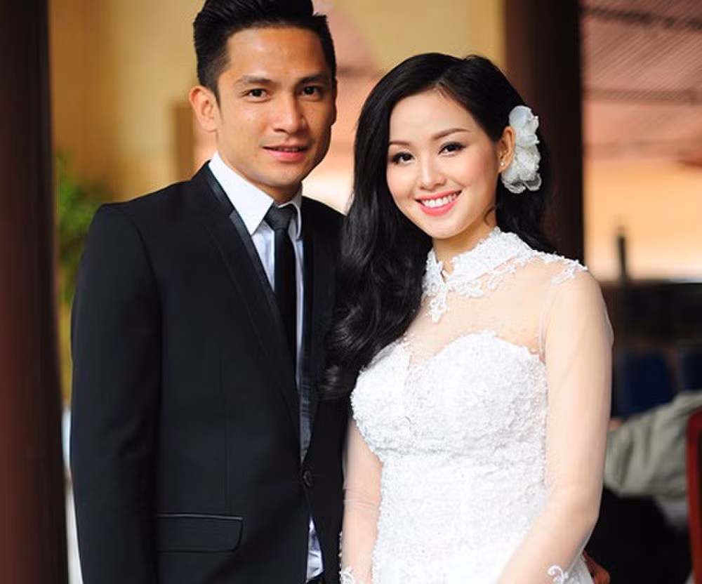 Cuối năm 2014, hot girl Tâm Tít khiến nhiều người bất ngờ khi quyết định lấy chồng và rời xa sân chơi nghệ thuật. Mỹ nhân họ Phạm kết hôn với doanh nhân Chu Ngọc Thành. Anh là một thiếu gia ăn chơi khét tiếng, từng hẹn hò không ít người đẹp của showbiz Việt.