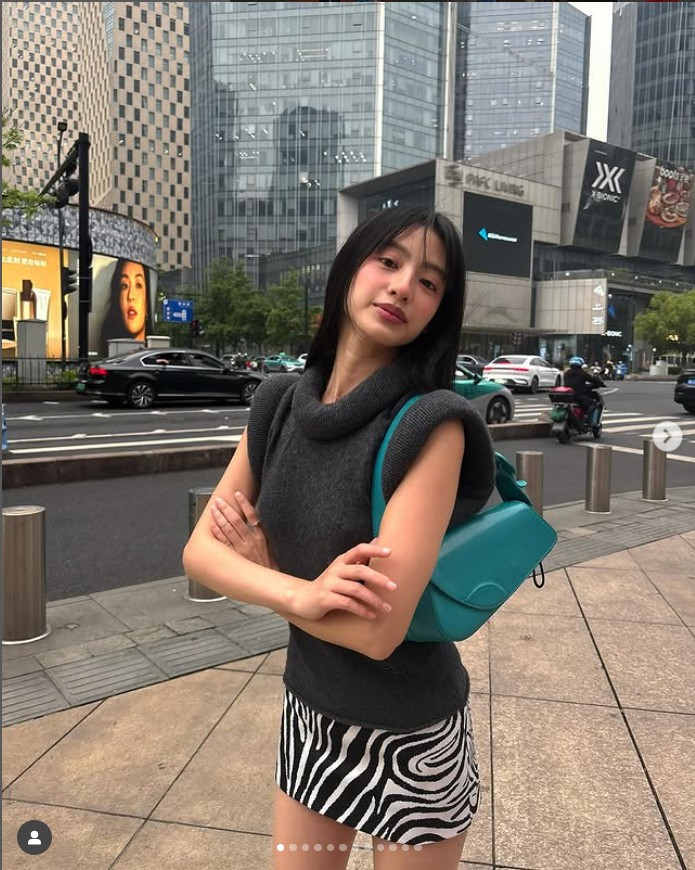 Mỗi khi xuất hiện, Minh Ngọc đều nhận nhiều lời khen ngợi bởi sở hữu visual trong trẻo, ngọt ngào và có thể hợp với nhiều phong cách. Lối diễn xuất của cô nàng cũng được cho là ấn tượng, chuyên nghiệp.