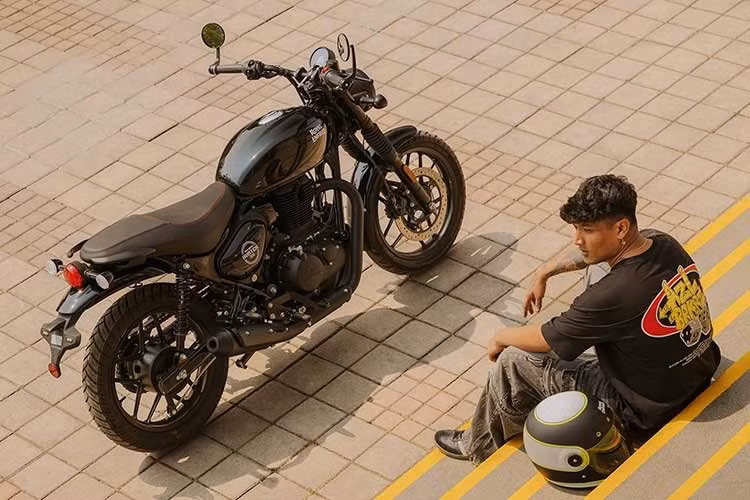 Là phiên bản nâng cấp, Royal Enfield Hunter 350 2026 giữ được chất cổ điển quen thuộc, nhưng vẫn toát lên tinh thần trẻ trung, năng động, đúng chất một mẫu Roadster đô thị dành cho người mới bước vào thế giới môtô phân khối lớn.