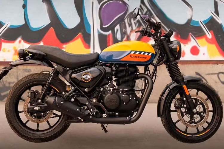 Xe cũng được trang bị ly hợp trợ lực slipper clutch tiêu chuẩn. Điều này giúp giảm lực cần thiết để vào côn, giúp việc lái xe trong điều kiện giao thông tắc nghẽn dễ dàng hơn. Cuối cùng, xe còn có yên xe được khâu chắc chắn để mang lại sự thoải mái hơn.