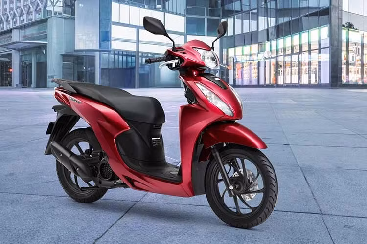 Xe sử dụng hộp số tự động vô cấp CVT, phù hợp với đặc tính vận hành đơn giản, thuận tiện cho người dùng phổ thông. Bên cạnh đó mức tiêu hao nhiên liệu xuống còn 1,7 lít/100 km, thấp hơn so với mức 1,85 lít/100 km của các phiên bản Vision tại Việt Nam.