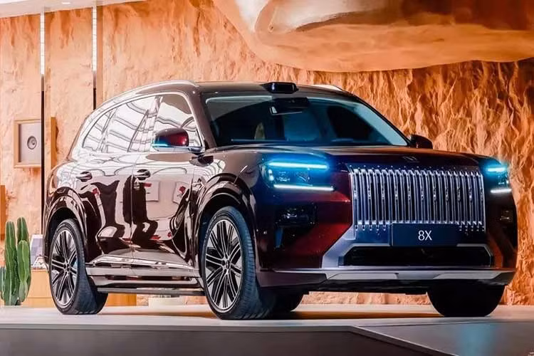 Zeekr đã chính thức bày bán mẫu SUV mới mang tên 8X ở thị trường Trung Quốc. Zeekr 8X được tung ra tại thị trường nội địa với 4 phiên bản, được áp dụng mức giá ưu đãi trong thời gian đầu từ 329.800-473.800 Nhân dân tệ (khoảng 1,15-1,65 tỷ đồng).