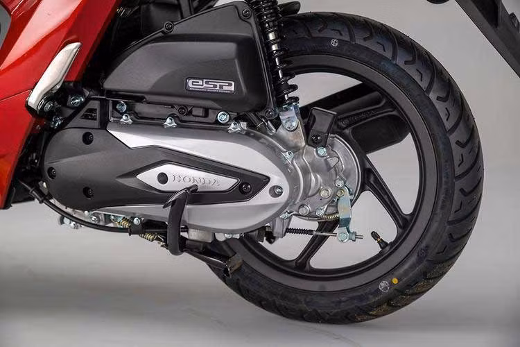 Cung cấp sức mạnh cho xe là động cơ xi-lanh đơn dung tích 109 cc, loại SOHC và làm mát bằng không khí. Khối động cơ này sản sinh công suất tối đa 6,4 kW, tương đương 8,7 mã lực tại 7.500 vòng/phút, cùng mô-men xoắn cực đại 9 Nm tại 5.750 vòng/phút. Xe sử dụng hộp số tự động vô cấp CVT, phù hợp với đặc tính vận hành đơn giản, thuận tiện cho người dùng phổ thông.