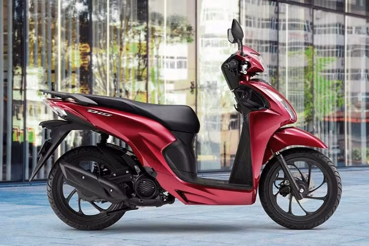 Cụ thể, phiên bản Dio 110 tiêu chuẩn chỉ được phân phối với một tùy chọn màu Matte Galaxy Black Metallic. Trong khi đó, phiên bản Dio 110 Basic lại có ba lựa chọn màu sắc gồm Night Tide Blue Metallic, Matte Galaxy Black Metallic và Pearl Snowflake White.