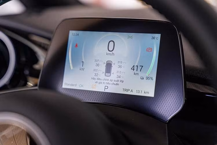 Đồng thời, xe được trang bị điểm neo ghế trẻ em ISOFIX tại hàng ghế sau, đáp ứng các tiêu chuẩn an toàn dành cho hành khách nhỏ tuổi theo quy định hiện hành.