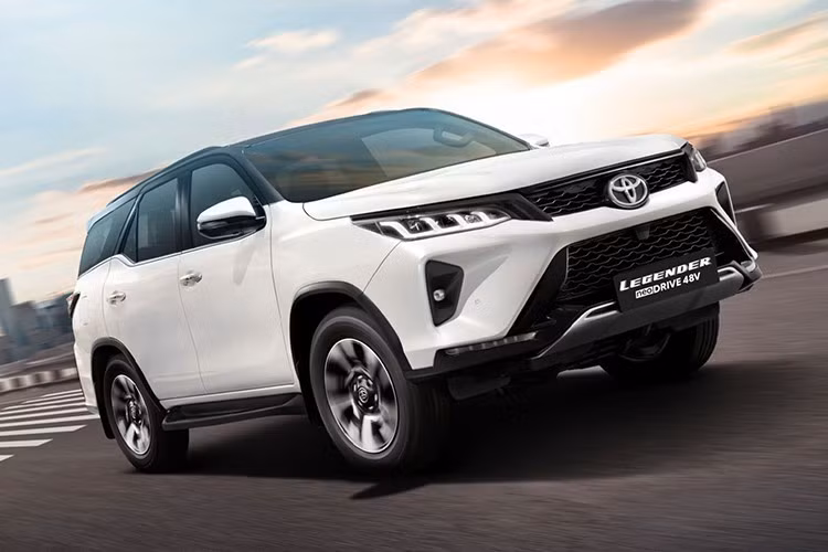 Trong bối cảnh Toyota Việt Nam ngày càng ưu tiên phát triển các dòng xe thân thiện với môi trường, không loại trừ khả năng phiên bản Fortuner hybrid thế hệ mới này sẽ sớm được giới thiệu tại Việt Nam.