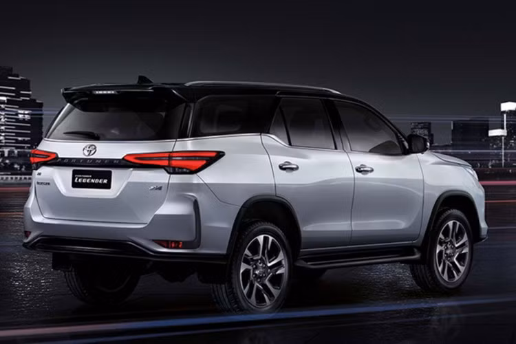 Toyota Fortuner 2025 mới (có tên thương mại là Neo Drive) sử dụng hệ thống mild-hybrid 48V. Đây không phải là công nghệ hoàn toàn mới, khi từng được Toyota giới thiệu lần đầu trên mẫu bán tải Hilux tại Nam Phi.