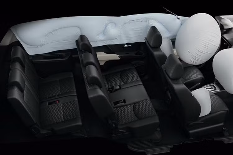 Toyota công bố hệ thống hybrid này có thể giúp tiết kiệm khoảng 5% nhiên liệu so với bản diesel tiêu chuẩn. Hiệu quả này đến từ việc tái sinh năng lượng trong quá trình giảm tốc và dừng xe, giúp thu hồi điện năng thay vì thất thoát như trước.