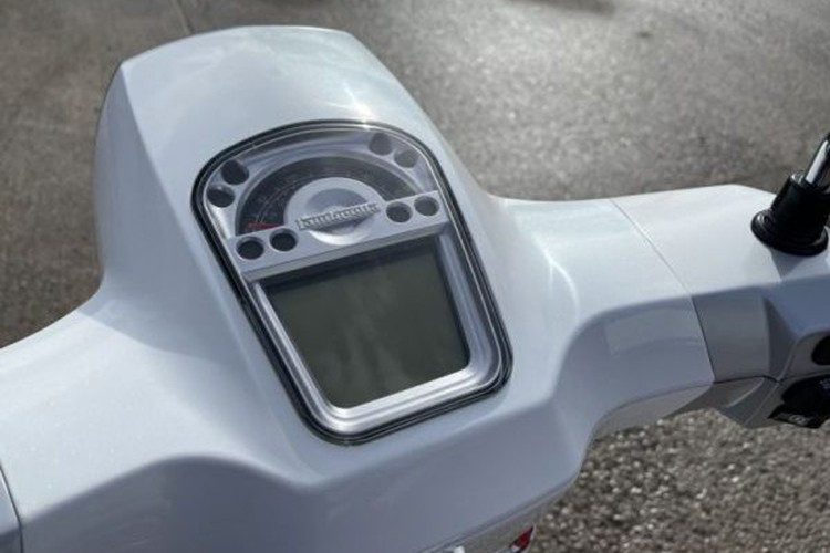 Trên thực tế, Lambretta V125 Special đã được phân phối tại Đông Nam Á và phiên bản mới được giới thiệu tại Nhật Bản không khác biệt nhiều. Tuy nhiên, động cơ đã được nâng cấp để đáp ứng các tiêu chuẩn khí thải nghiêm ngặt hơn.