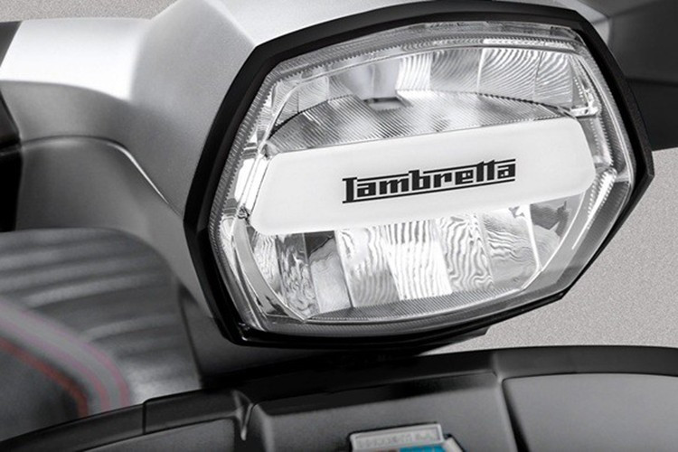 Tại Nhật Bản, hãng sẽ phân phối ba mẫu xe phân khúc khác nhau: V50, V125 và V200. Cả ba mẫu xe sẽ được phân phối chính thức, với nhiều tùy chọn màu sắc khác nhau để người tiêu dùng lựa chọn theo sở thích. Trong đó mẫu xe được nhiều người quan tâm chính là Lambretta V125 Special.