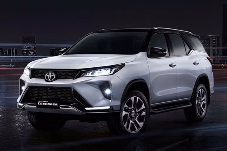Trong tháng 6/2025, Toyota Fortuner chính thức có thêm phiên bản hybrid tại thị trường Ấn Độ. Sự xuất hiện của mẫu SUV Toyota Fortuner bản hybrid mild-48V được xem là bước thử nghiệm công nghệ mới.