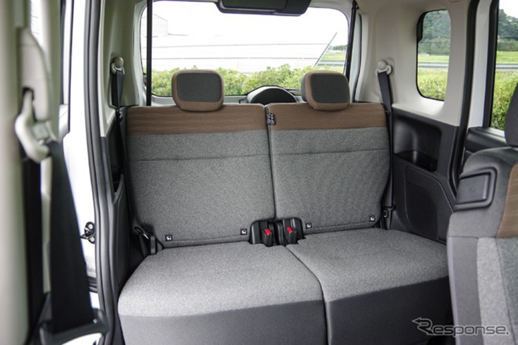 Chưa dừng ở đó, Nissan Roox 2025 còn có hệ thống quan sát 3D tiêu chuẩn cùng loạt công nghệ an toàn tiên tiến như hệ thống trợ lái ProPILOT, phanh khẩn cấp thông minh, cảnh báo &amp; can thiệp điểm mù thông minh hay hệ thống cảnh báo phương tiện cắt ngang phía sau.