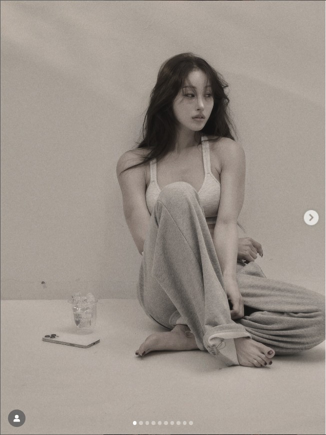 Trên mạng xã hội, Song A-reum thường xuyên đăng tải các bài tập, chế độ dinh dưỡng và bí quyết để duy trì hình thể săn chắc.