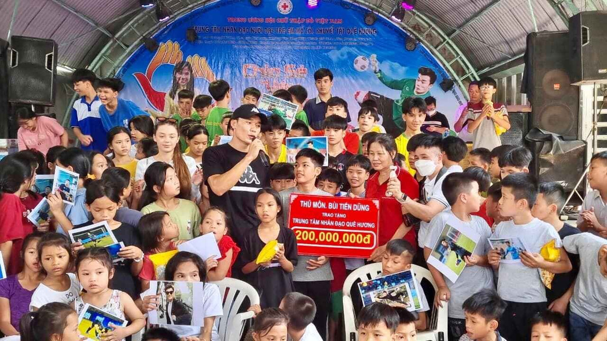 Bùi Tiến Dũng, thủ môn quốc dân một thời, giờ đây gắn liền với những chuyến đi thiện nguyện đầy ấm áp.
