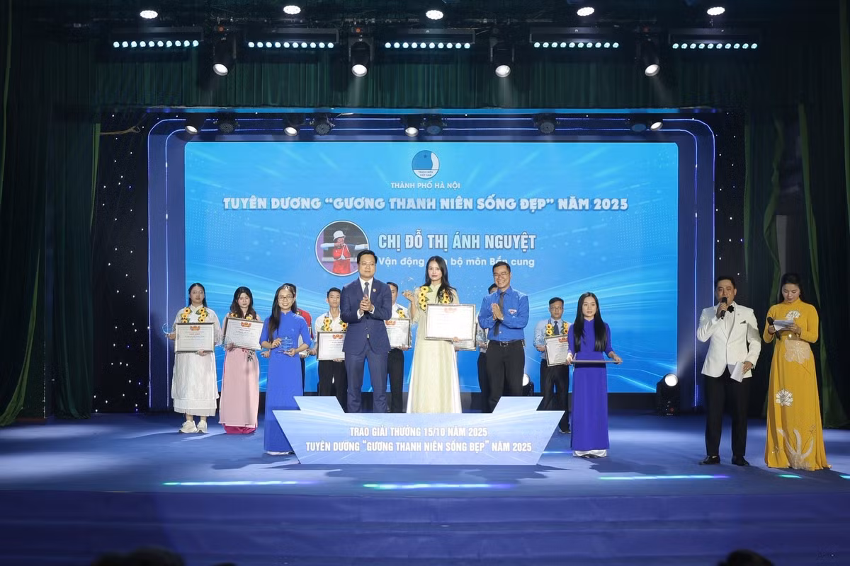 Hội Liên hiệp Thanh niên TP Hà Nội vừa tuyên dương các gương "Thanh niên sống đẹp" năm 2025, trong đó vận động viên bắn cung Đỗ Thị Ánh Nguyệt được vinh danh vì những đóng góp tích cực trong lĩnh vực thể thao.