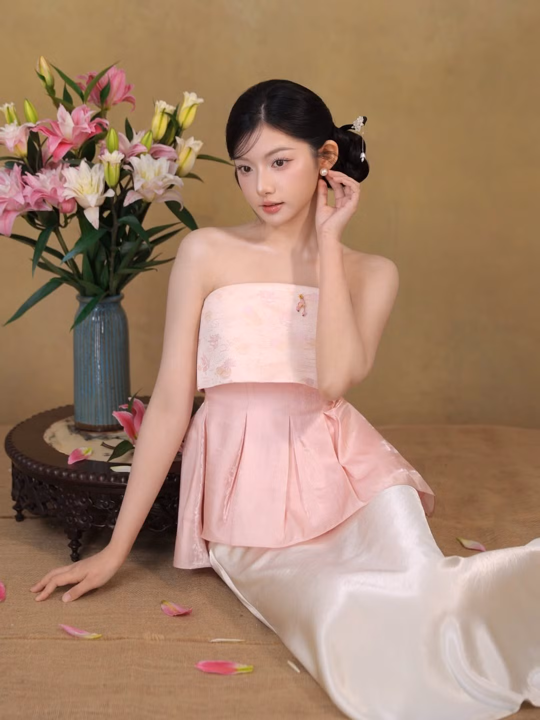 Điểm thu hút nhất của Quỳnh Trương vẫn là gương mặt xinh xắn với những đường nét hài hòa.