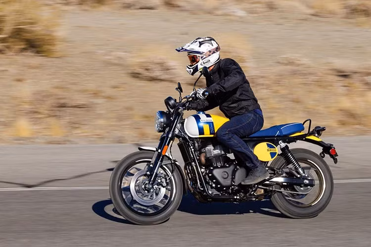 Các nút điều khiển và cần điều khiển của chiếc xe môtô này được làm bằng nhôm sơn đen được thiết kế tinh tế, cho cảm giác vận hành mượt mà và tiện lợi.