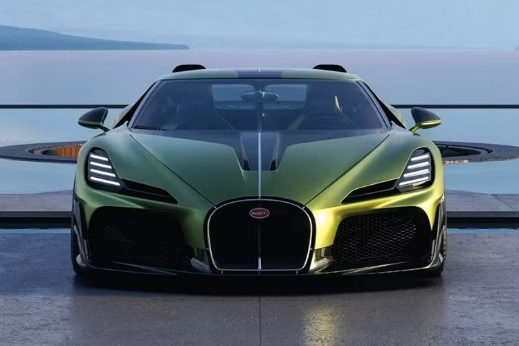 Mẫu xe này cũng đánh dấu sự ra đời của bộ phận chế tác các sản phẩm độc đáo theo yêu cầu (coachbuild) Programme Solitare - một bước cao hơn so với chương trình cá nhân hoá thông thường Sur Mesure. Về cơ bản Programme Solitaire sẽ tạo ra những mẫu xe độc nhất vô nhị dành cho số ít những người may mắn có nhiều tiền.