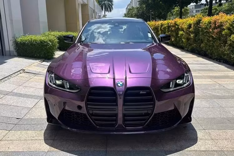 Động cơ của BMW M3 Competition xDrive 2024 tiếp tục kết hợp với hộp số tự động M Steptronic 8 cấp và hệ dẫn động 4 bánh như cũ. Bên cạnh đó là khóa vi sai Active M Differential trên cầu sau.