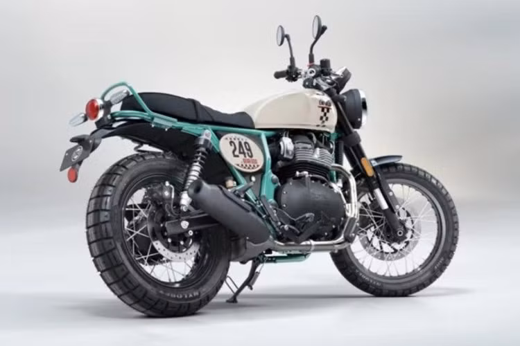 Hệ thống ống xả 2 trong 1 hoàn toàn mới giúp tăng mô-men xoắn và tối ưu hiệu suất toàn dải tua máy, đi cùng ống xả đơn nhẹ, tạo nên diện mạo scrambler đậm chất hoài cổ nhưng không kém phần phóng khoáng.