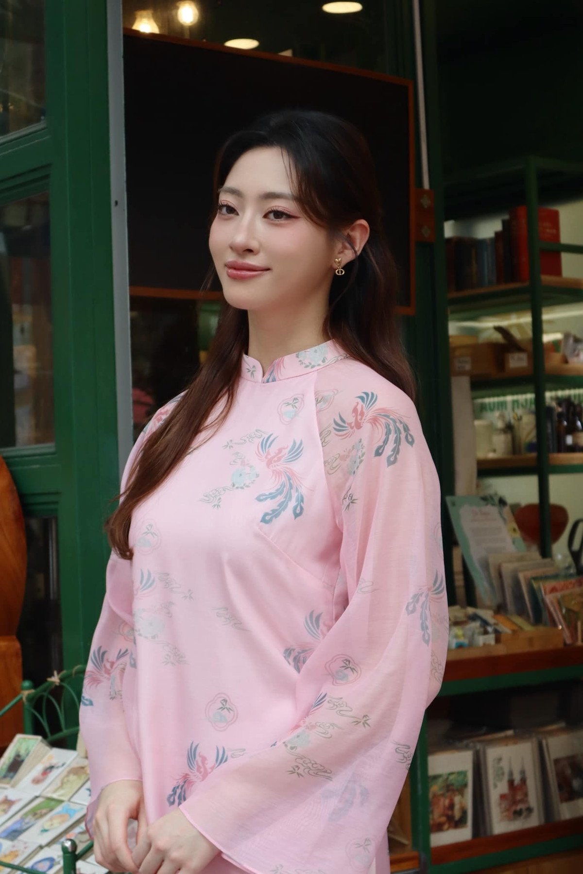 Lương Thùy Linh vẫn được yêu mến bởi hình ảnh hoa hậu tri thức – truyền cảm hứng cho giới trẻ.