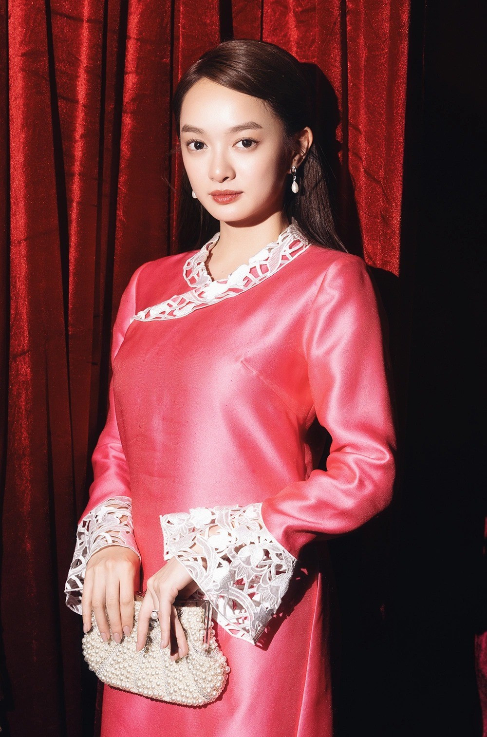 "Nhìn bả babi mà cưng quá", "Nhìn như Jenni Hàn Quốc"... là những bình luận của netizen dưới bài đăng của Kaity Nguyễn.