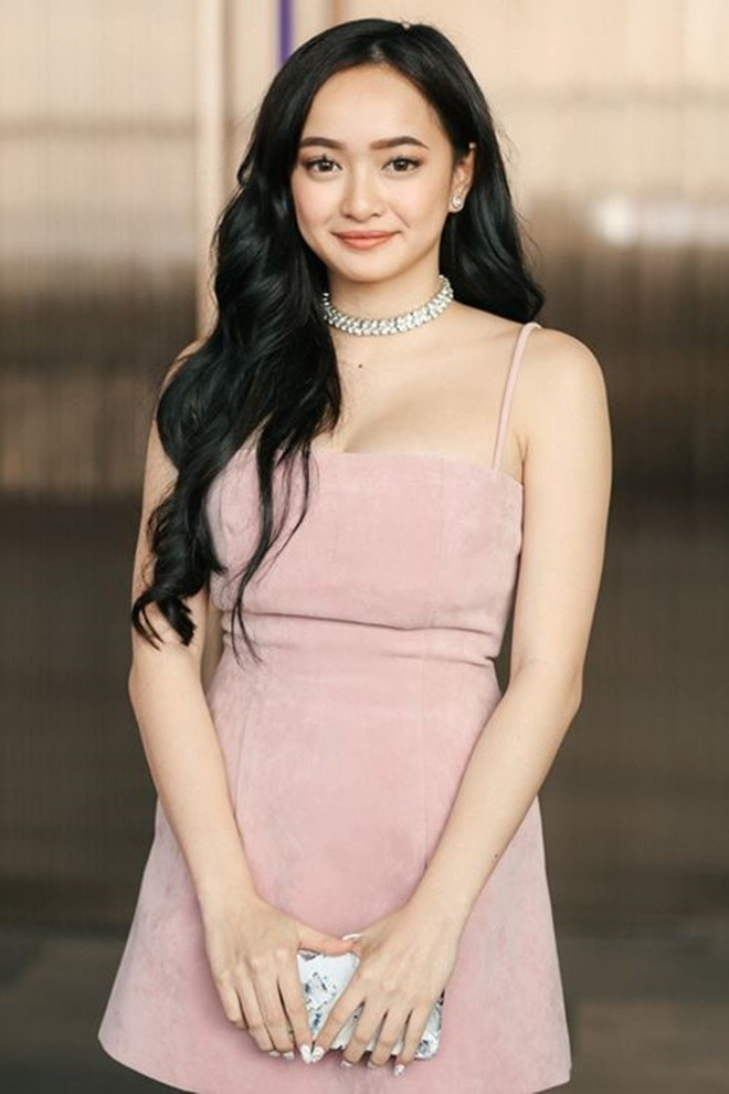 Từ bức ảnh cũ được chia sẻ, cư dân mạng cũng nhanh chóng so sánh Kaity Nguyễn của năm 2016 với hiện tại.