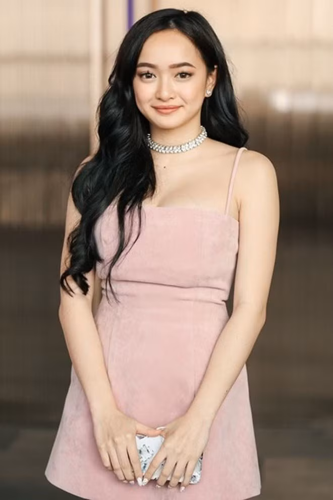 Từ bức ảnh cũ được chia sẻ, cư dân mạng cũng nhanh chóng so sánh Kaity Nguyễn của năm 2016 với hiện tại.