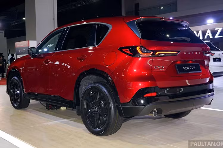 Theo thông tin từ Bermaz Motor, đơn vị phân phối Mazda tại Malaysia, khách hàng có thể bắt đầu đặt cọc CX-5 thế hệ mới từ ngày 12/6. Tuy nhiên, hãng vẫn chưa công bố thời điểm mở bán chính thức. Trước đó, Bermaz từng cho biết mẫu SUV này dự kiến được đưa ra thị trường trong quý III/2026.
