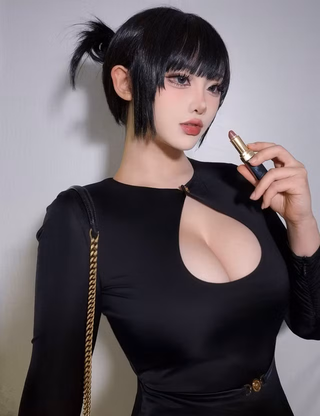 Cũng dễ hiểu thôi bởi Yasal đã biết cách khiến bản thân trở nên nổi bật giữa hàng trăm coser khác tại sự kiện.