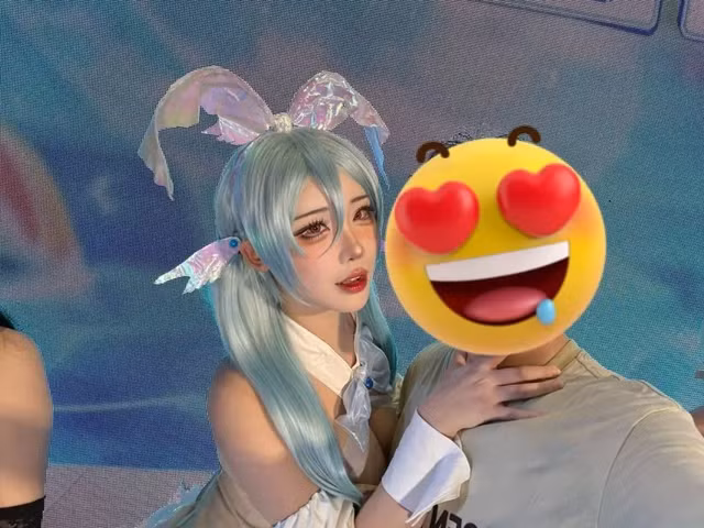 Ngay sau đó, một bài đăng ghi lại tạo hình cosplay của Yasal đã bùng nổ trên mạng xã hội, thu về hơn 1 triệu lượt xem chỉ sau 1 ngày.