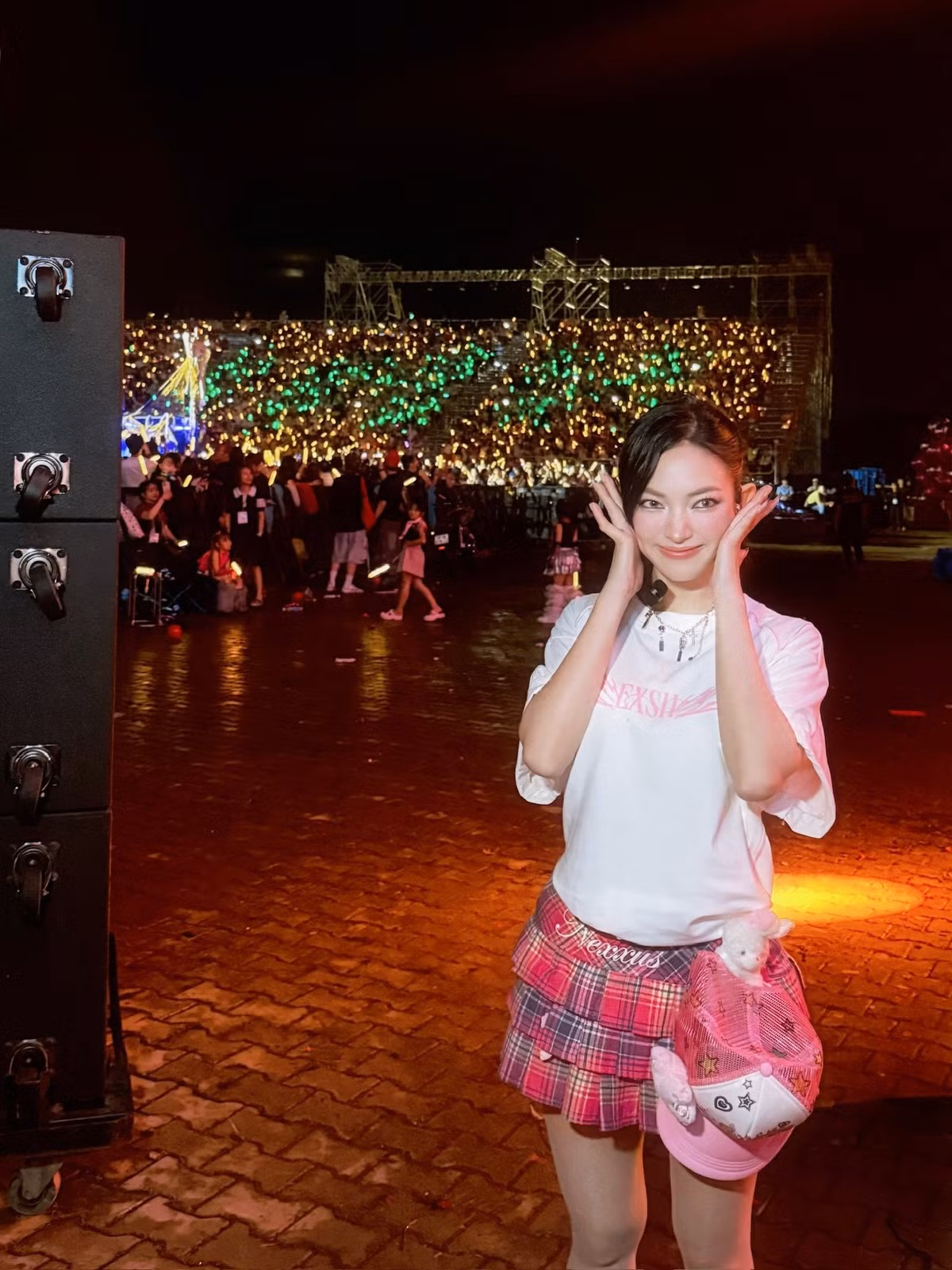 Gần đây nhất, khi tham chương trình thực tế Em Xinh Say Hi, Châu Bùi lập tức trở thành tâm điểm nhờ visual rạng rỡ, style năng động và đặc biệt là body không thể chê vào đâu được.