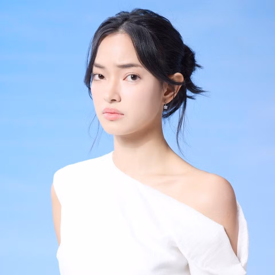 Dù chỉ diện đồ đơn giản như croptop, áo ba lỗ hay quần thể thao ôm dáng, nàng fashionista vẫn khiến netizen "hú hét" vì vóc dáng quá đỗi hoàn hảo.