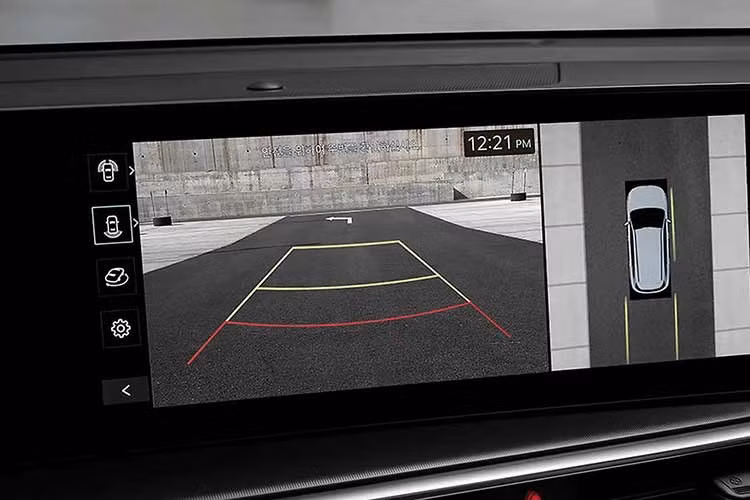 Sorento 2026 tiếp tục duy trì chứng nhận an toàn 5 sao từ ANCAP, dù đây là kết quả đánh giá từ năm 2020 và sẽ hết hiệu lực vào ngày 31/12/2026. Về mặt an toàn, tất cả các phiên bản đều được trang bị hệ thống kiểm soát hành trình thích ứng, phanh khẩn cấp tự động, nhận diện người đi bộ và người đi xe đạp, hỗ trợ rẽ tại giao lộ...