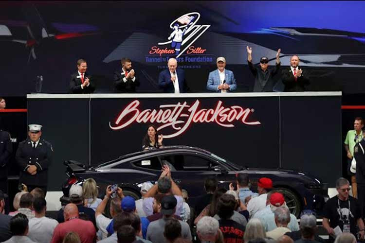 Ford Mustang Dark Horse SC ra đời để lấp đầy khoảng trống giữa mẫu xe nguyên bản, ra mắt vào năm 2024 và phiên bản GTD hiệu năng cực cao. Dù Ford đã hé lộ những thông tin chi tiết hấp dẫn về Mustang mới, nhưng hãng vẫn chưa tiết lộ những chi tiết thú vị khác như mã lực, giá cả, mô-men xoắn, thời gian chạy 1/4 dặm, khả năng tăng tốc, thời gian trên đường đua, tốc độ tối đa...