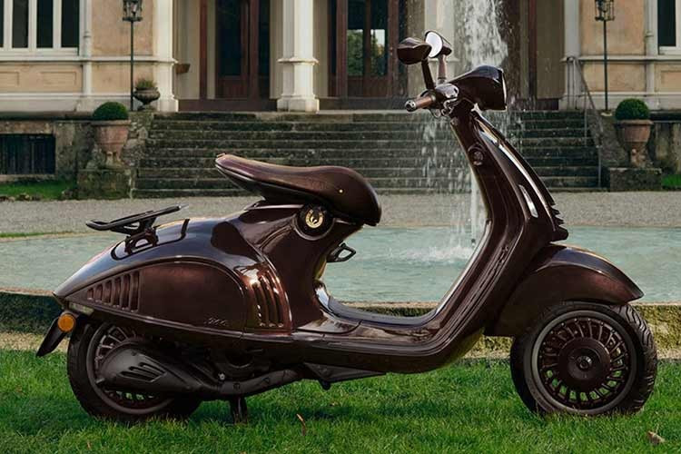 Tại thị trường Việt Nam, giá bán của siêu phẩm này đang là ẩn số nhưng chắc chắn sẽ không hề rẻ. Dựa trên mức giá 460 triệu đồng của bản Rắn năm 2025, giới kinh doanh xe nhận định giá Vespa 946 Horse khi về nước có thể dễ dàng vượt mốc nửa tỷ đồng.