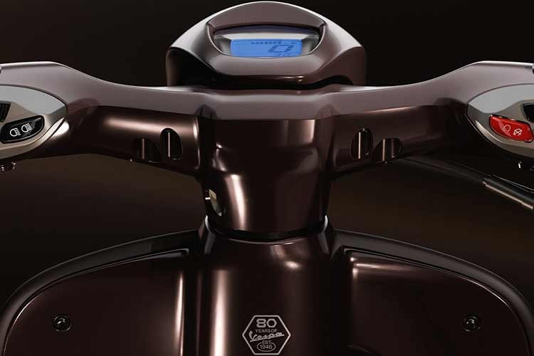 Theo thông báo từ nhà sản xuất, Vespa 946 Horse 2026 sẽ chỉ được xuất xưởng đúng 888 chiếc trên toàn thế giới, con số tượng trưng cho sự may mắn và phát lộc.